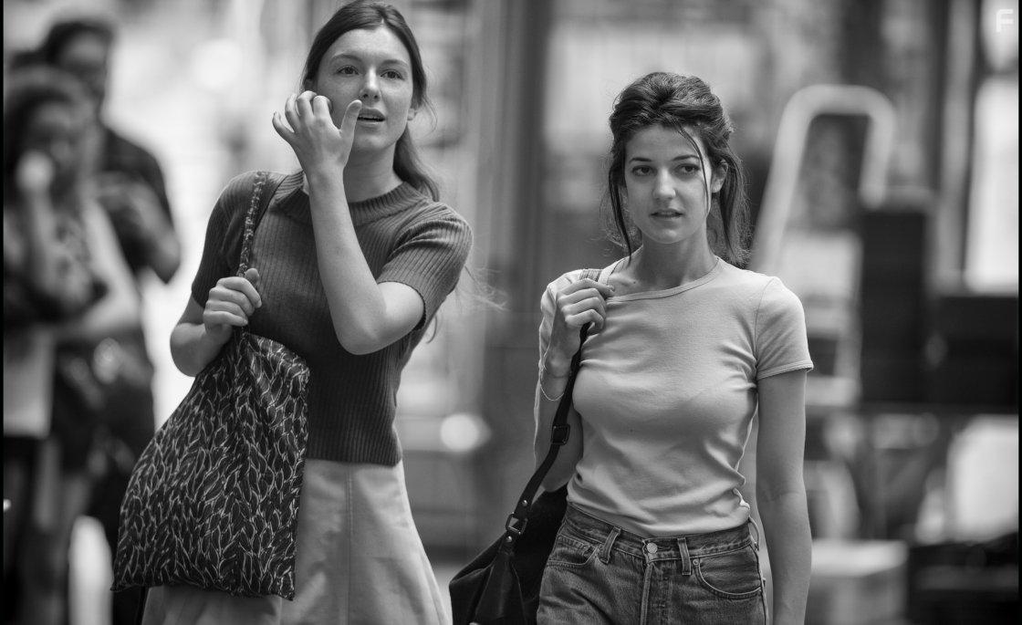 Esther Garrel and Louise Chevillotte in L'amant d'un jour (2017)