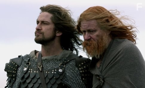 Stellan Skarsg?rd and Gerard Butler in Беовульф и Грендель (2005)