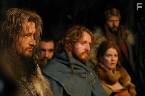 Gerard Butler and Tony Curran in Беовульф и Грендель (2005)