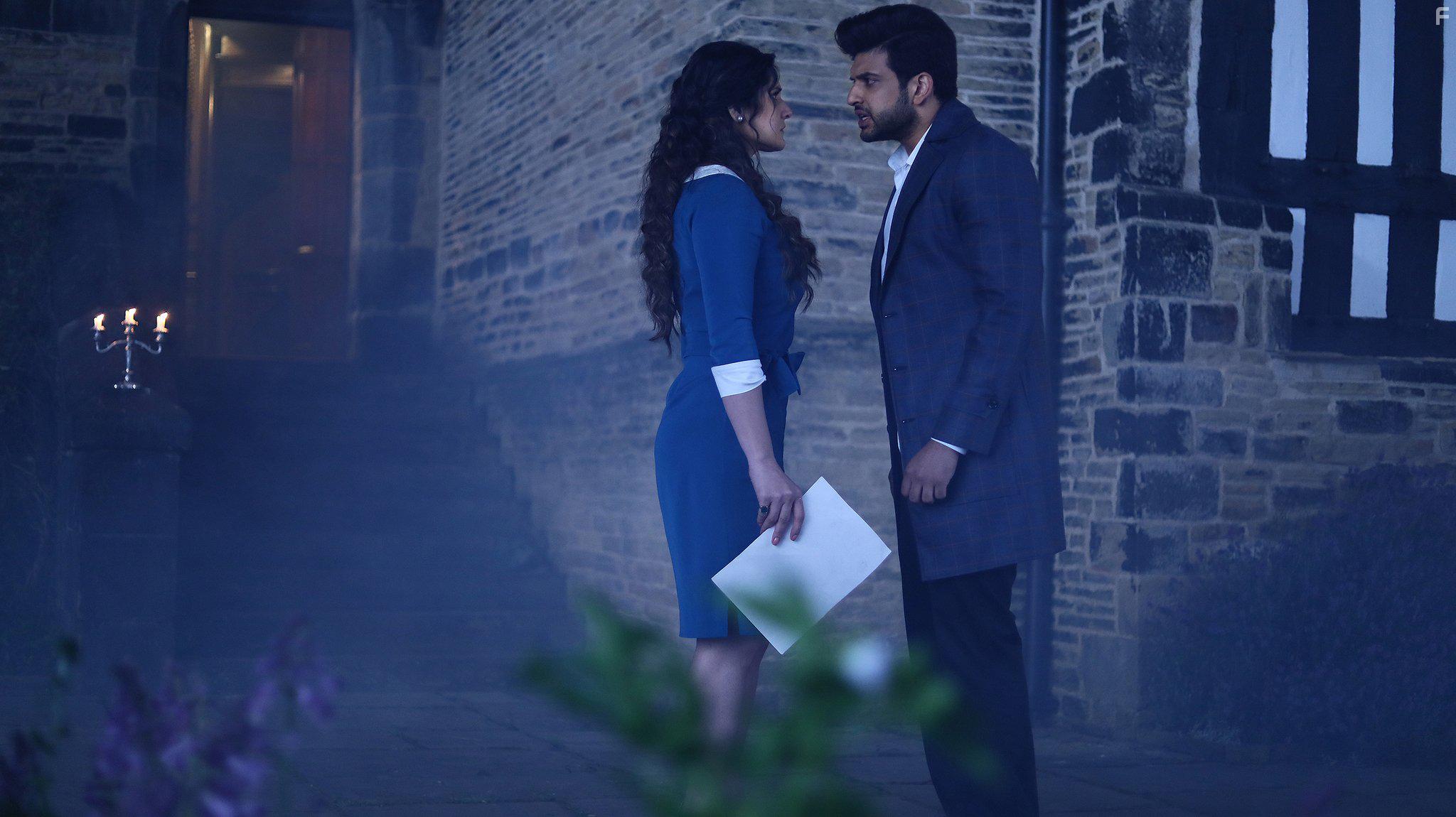 Zarine Khan and Karan Kundrra in 1921 (2018)