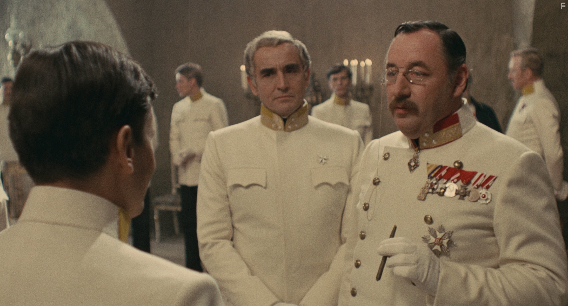 Vittorio Gassman and Philippe Noiret in Татарская пустыня (1976)