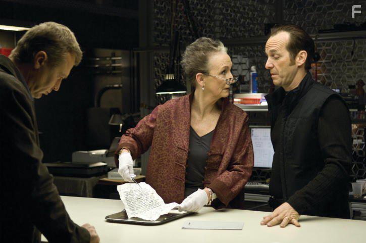 Kathleen Chalfant, Denis O'Hare, and Oleg Shtefanko in Duplicity (2009)