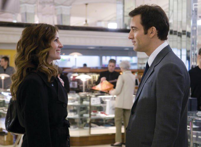 Julia Roberts and Clive Owen in Duplicity (2009)