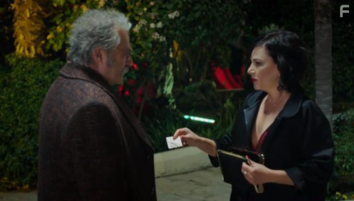 Haluk Bilginer and Senay Grler in Sahsiyet (2018)