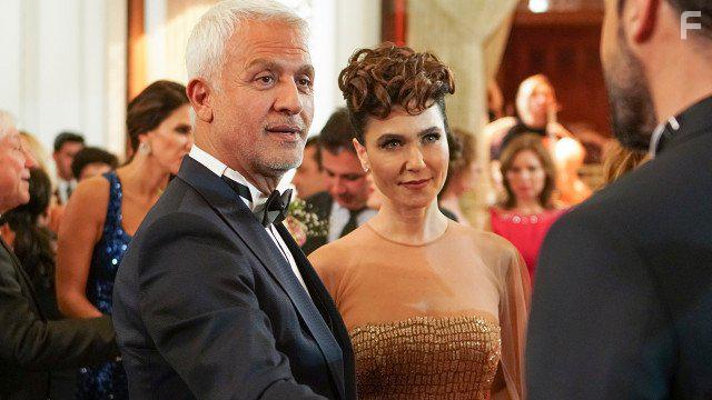 Talat Bulut and Sevval Sam in Altin Tepsi (2018)