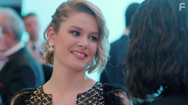 Burcu Biricik in 8 Gun (2018)