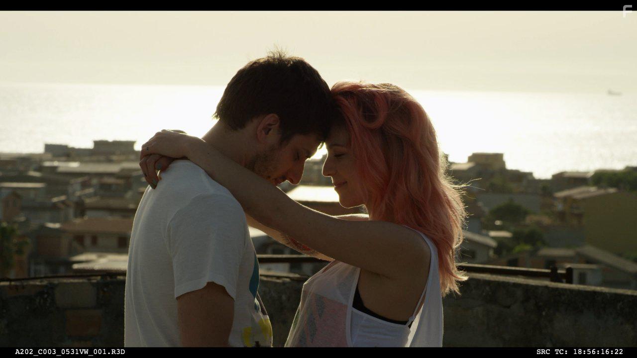 Luca Marinelli and Isabella Ragonese in Il padre d'Italia (2017)