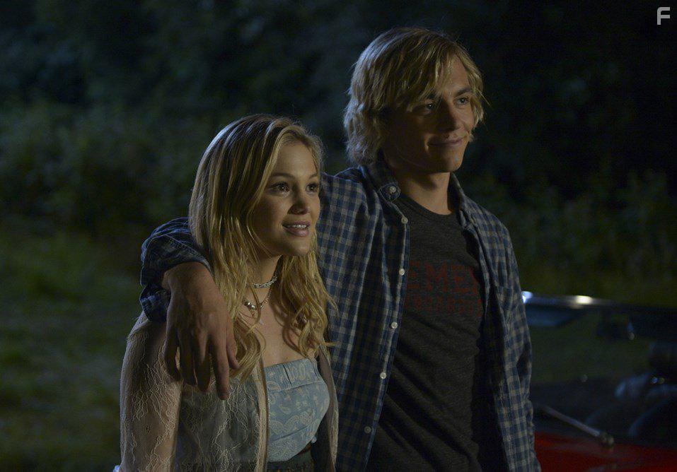 Olivia Holt and Ross Lynch in Status Update (2018)