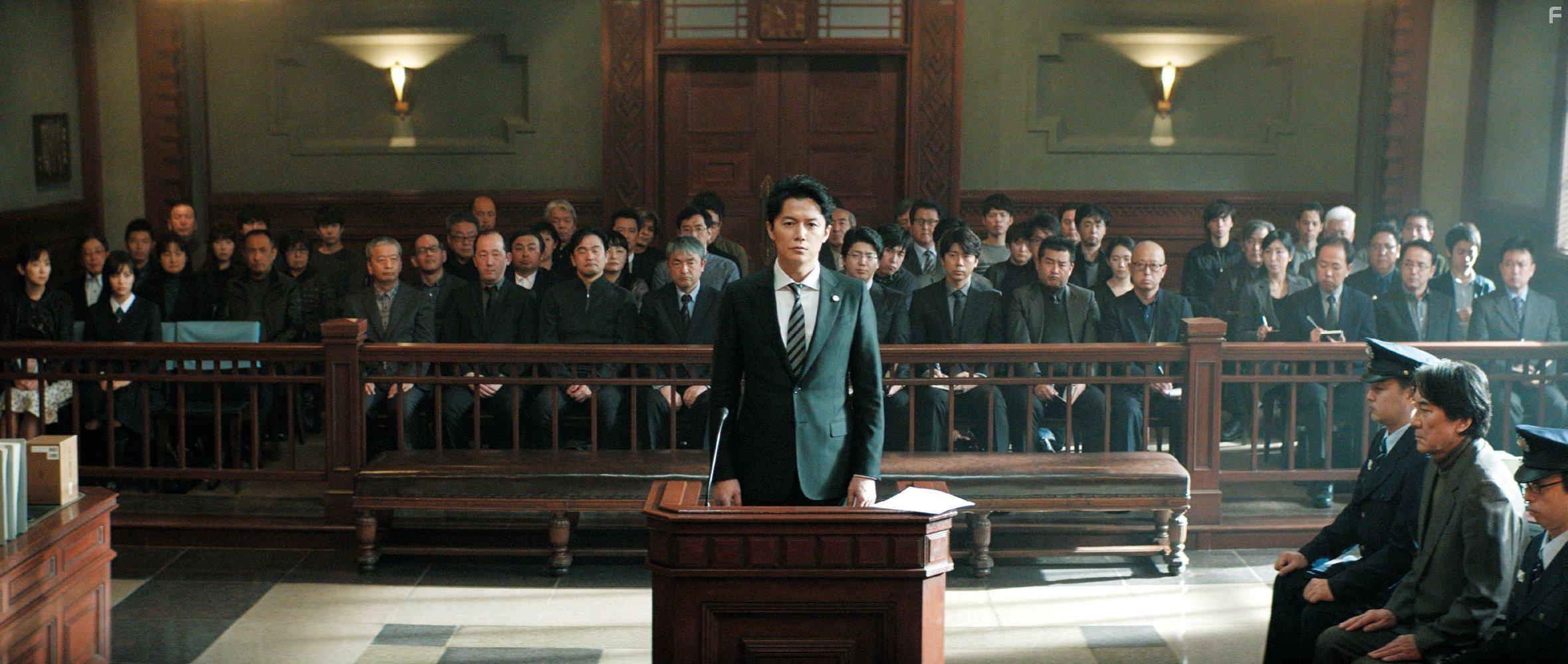 Masaharu Fukuyama, Yuki Sait, Kji Yakusho, and Suzu Hirose in Sandome no satsujin (2017)