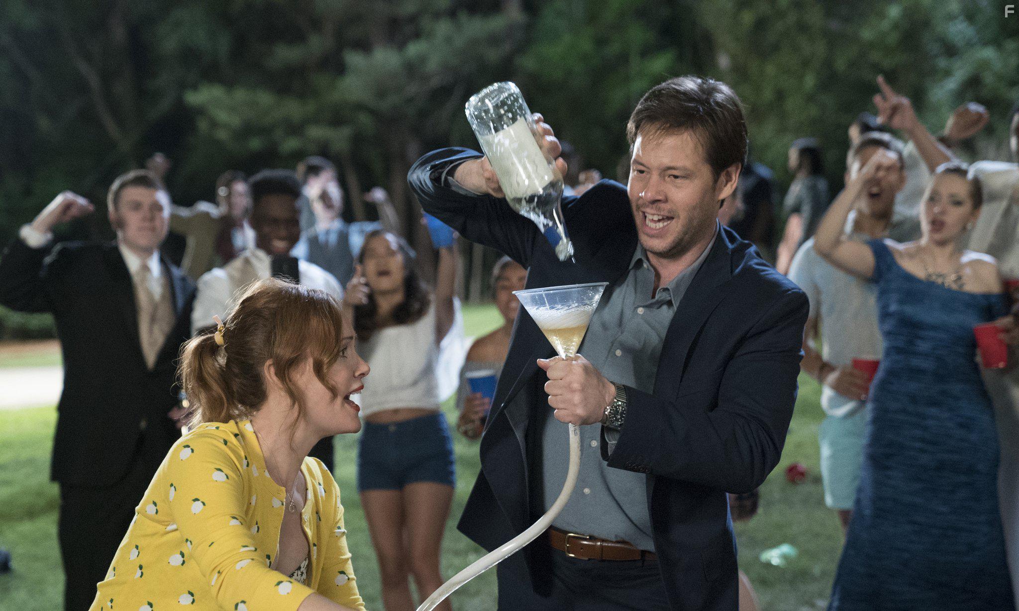Leslie Mann and Ike Barinholtz in Blockers (2018)