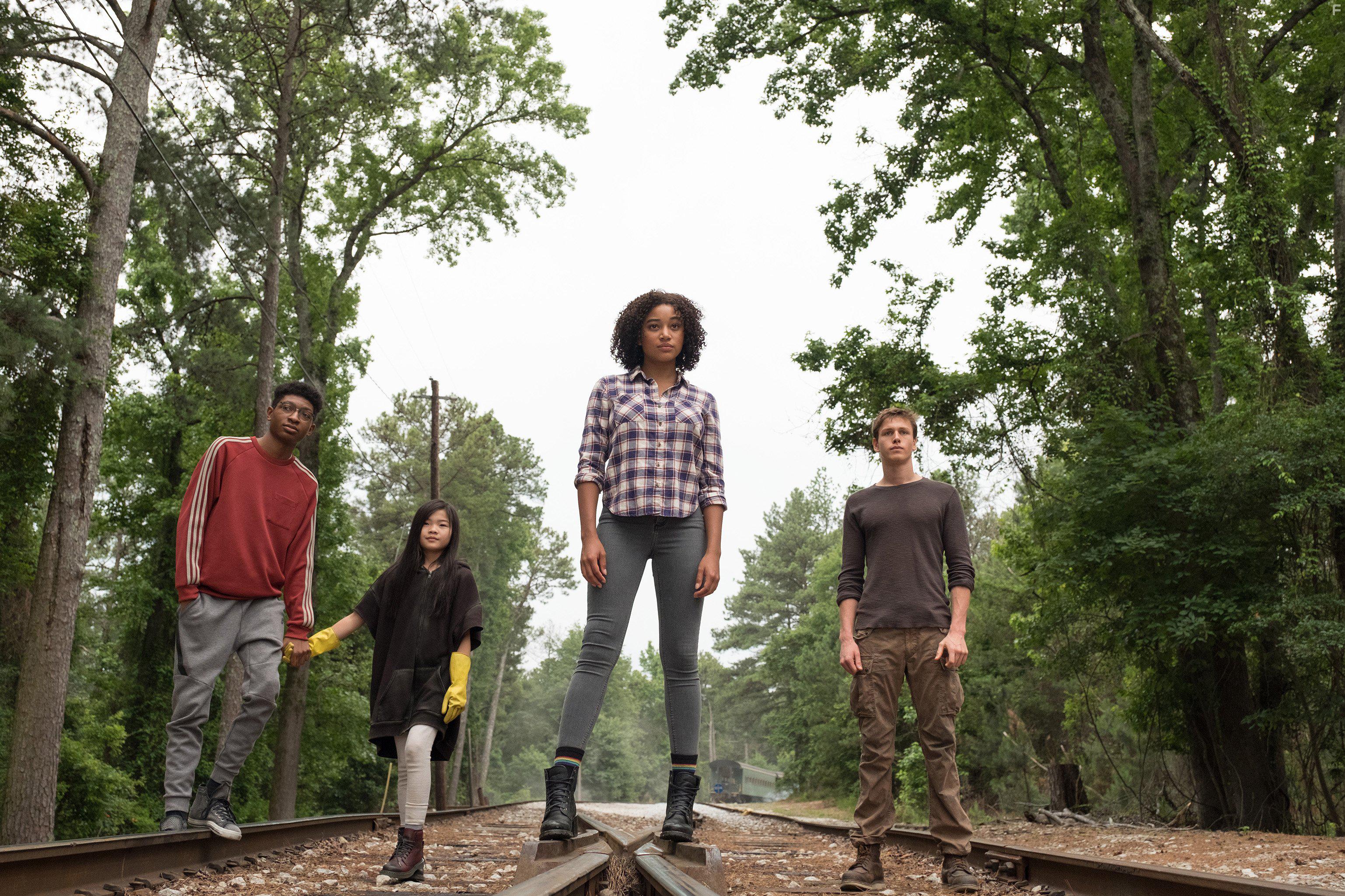 Skylan Brooks, Amandla Stenberg, Harris Dickinson, and Miya Cech in The Darkest Minds (2018)