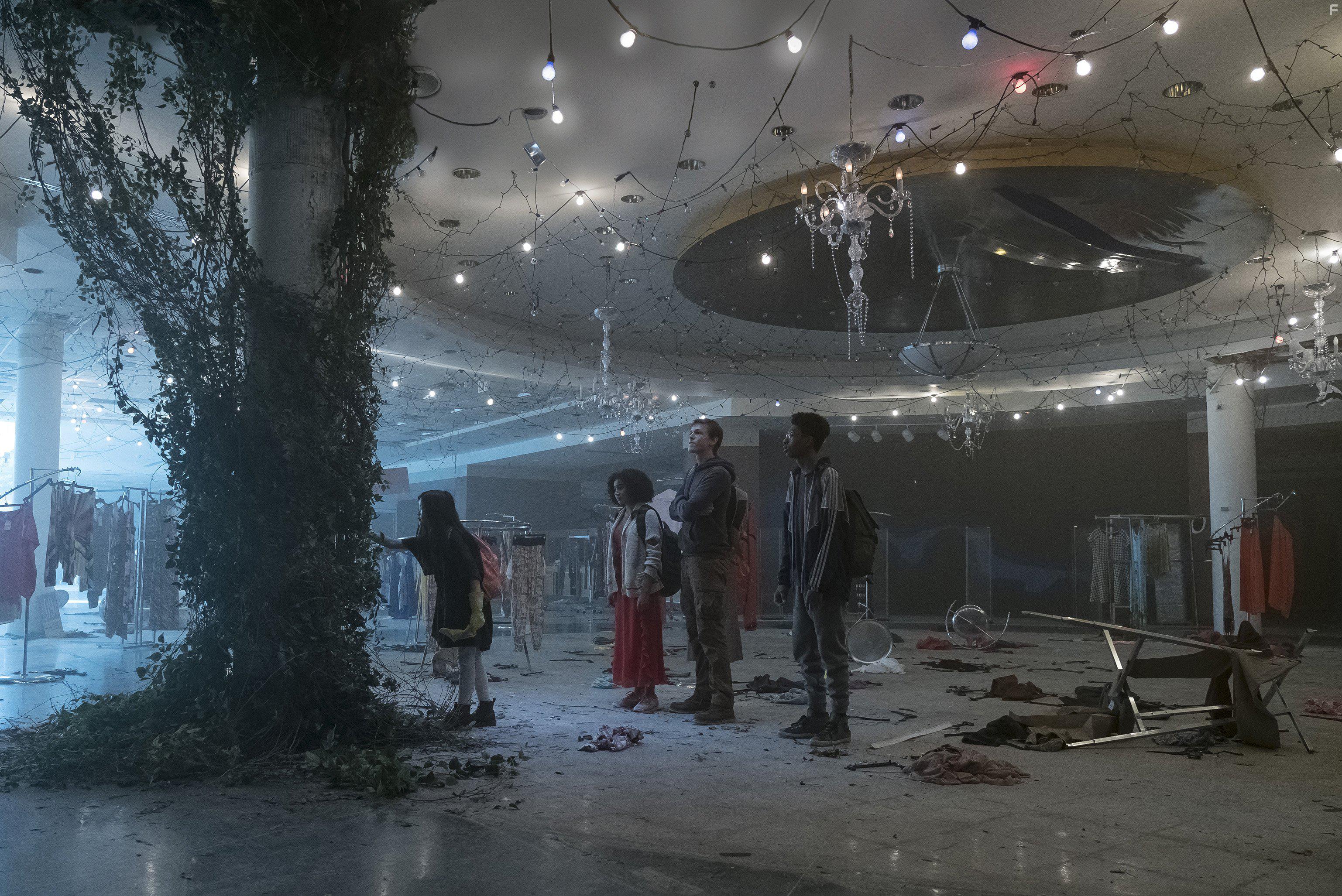 Skylan Brooks, Amandla Stenberg, Harris Dickinson, and Miya Cech in The Darkest Minds (2018)