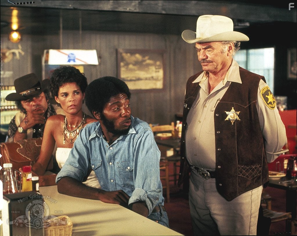 Ernest Borgnine, Franklyn Ajaye, Ali MacGraw, and Burt Young in Конвой (1978)