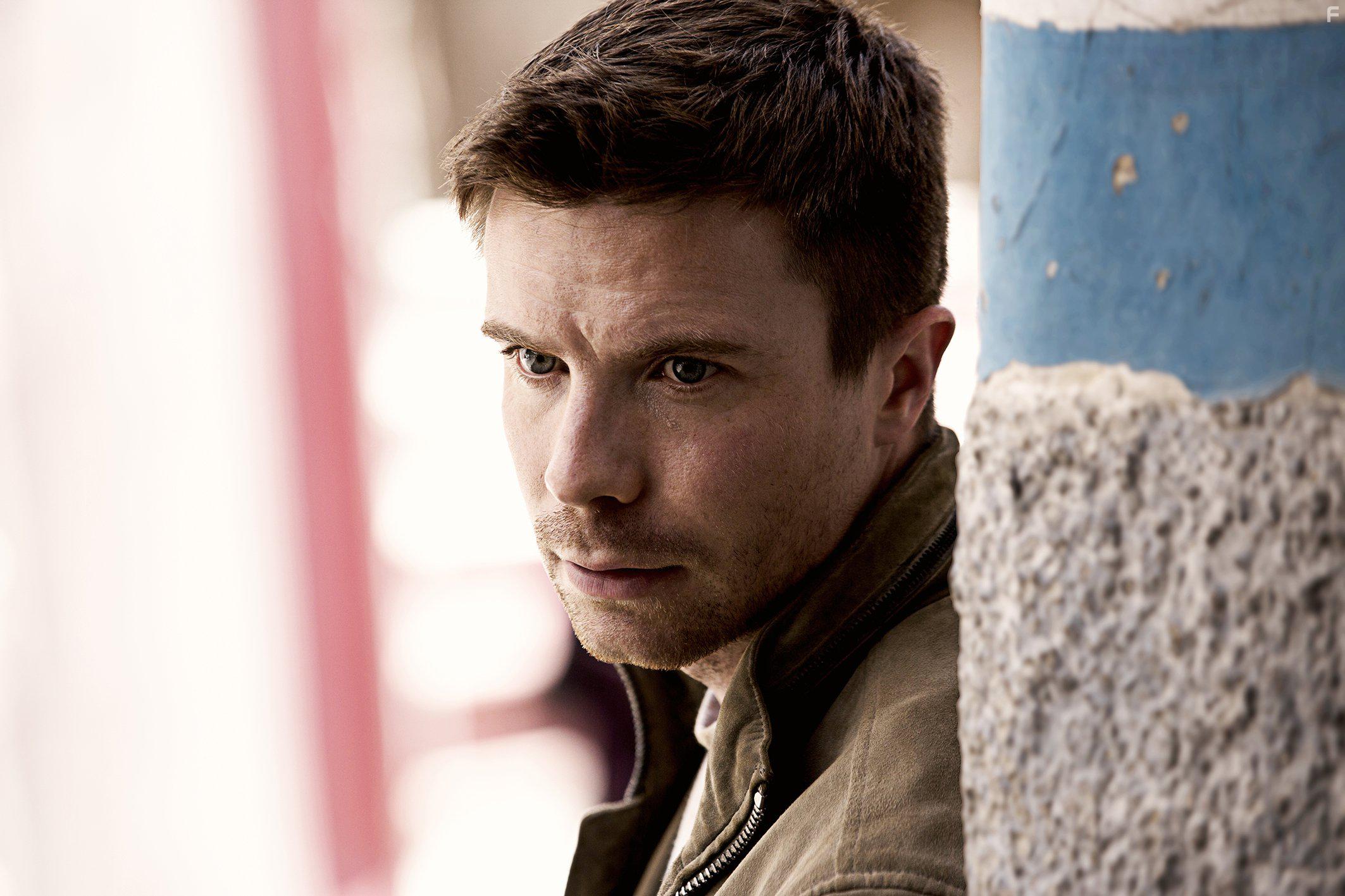 Joe Dempsie in Deep State (2018)