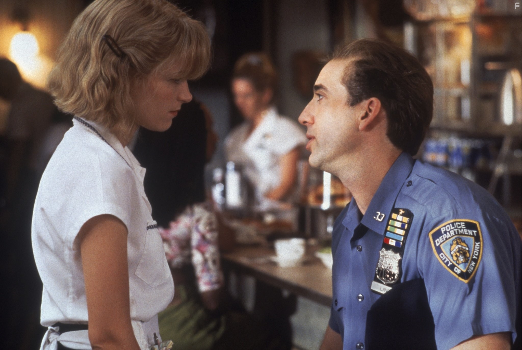 Nicolas Cage and Bridget Fonda in Счастливый случай (1994)