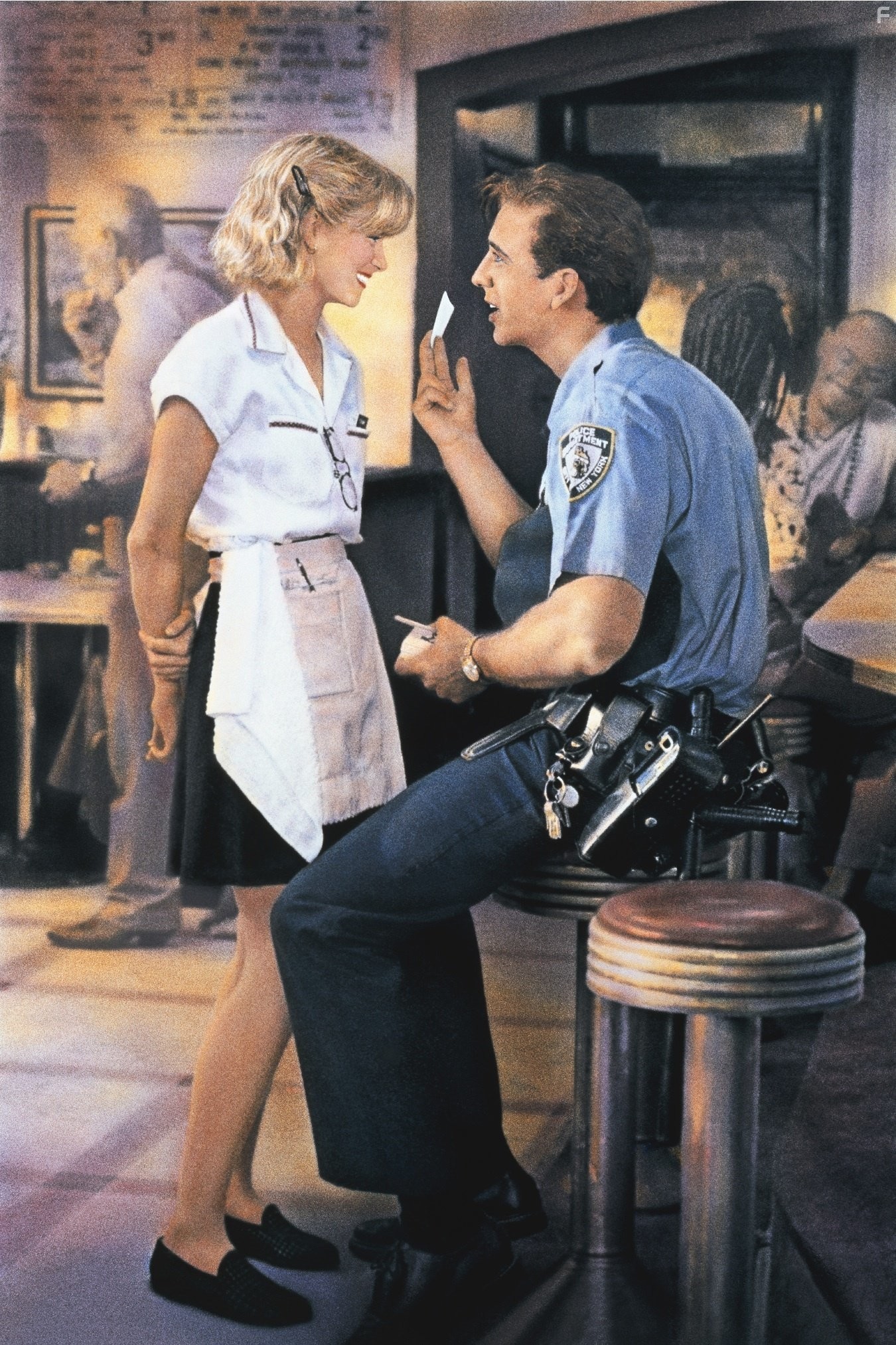 Nicolas Cage and Bridget Fonda in Счастливый случай (1994)