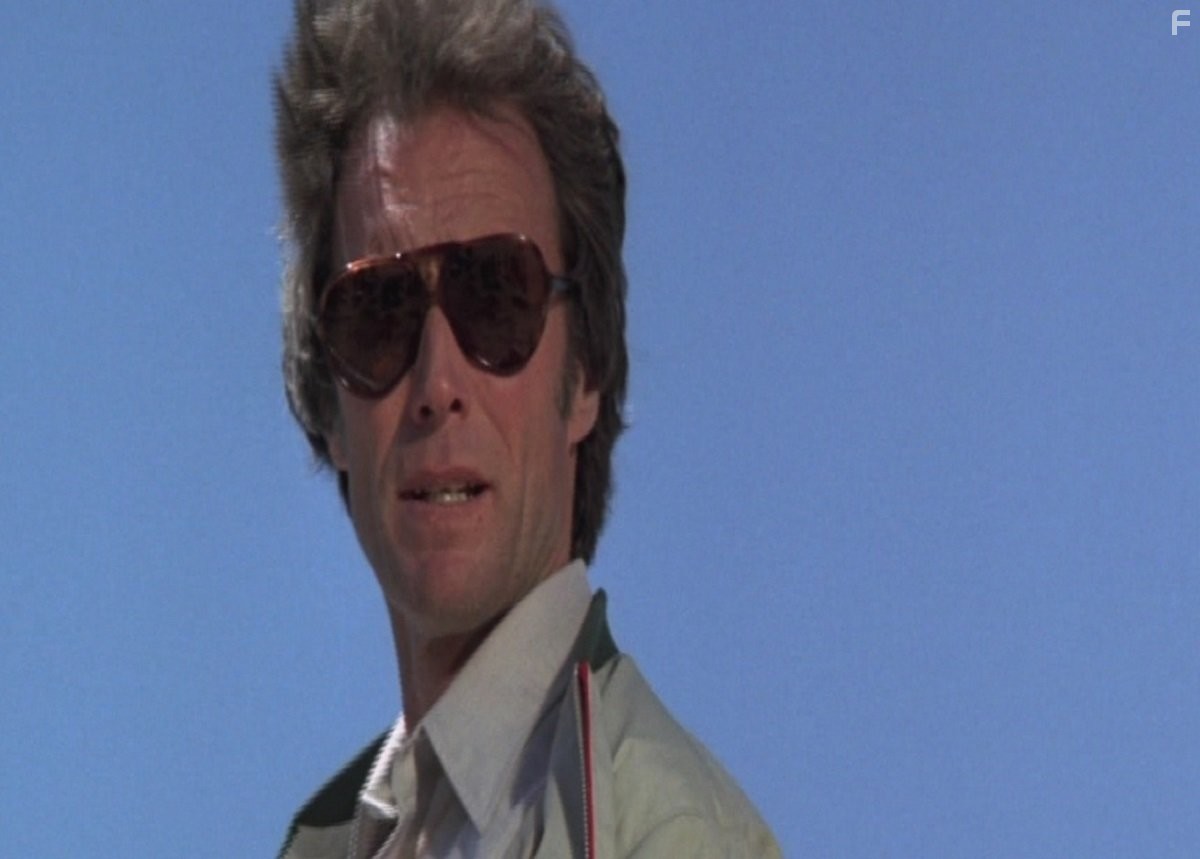 Clint Eastwood in Подкрепление (1976)