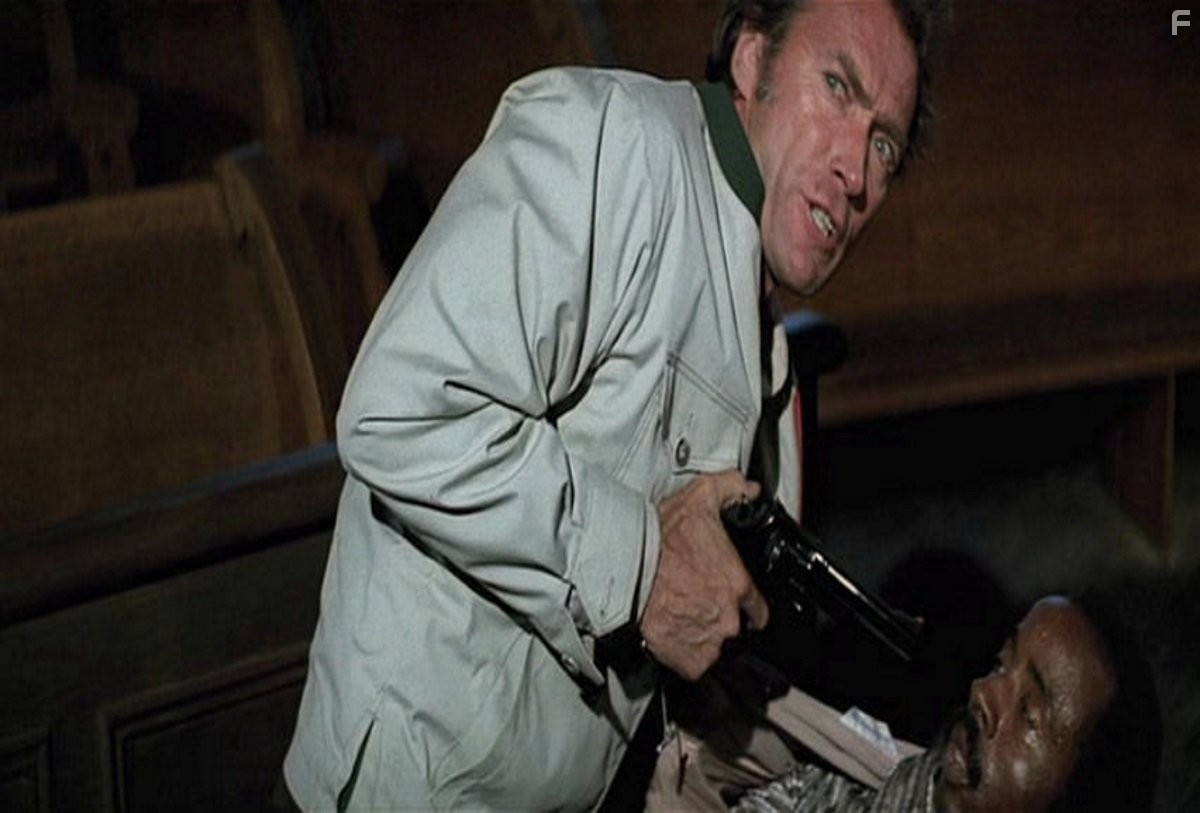 Clint Eastwood in Подкрепление (1976)