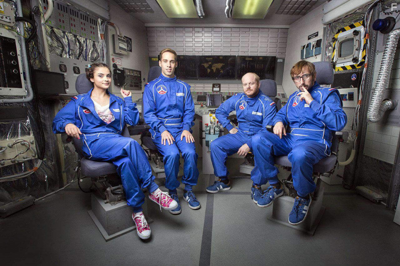 David Novotn, Petr Vancura, Jakub Zcek, and Eva Josefkov in Kosmo (2016)