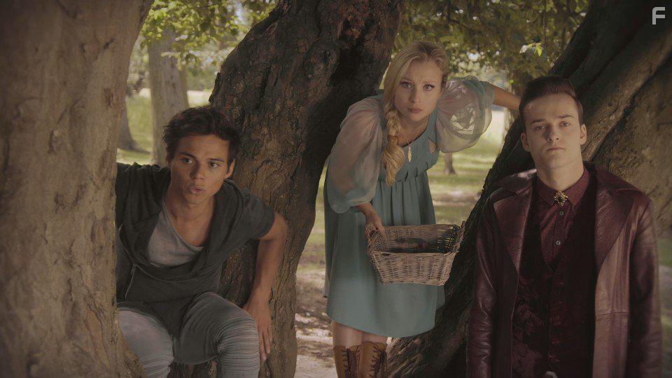 Celine Verbeeck, Giovanni Kemper, and Louis Thyssen in Nachtwacht (2015)