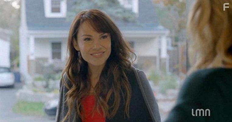 Chelsea Hobbs and Charity Shea in The Psycho She Met Online (2017)