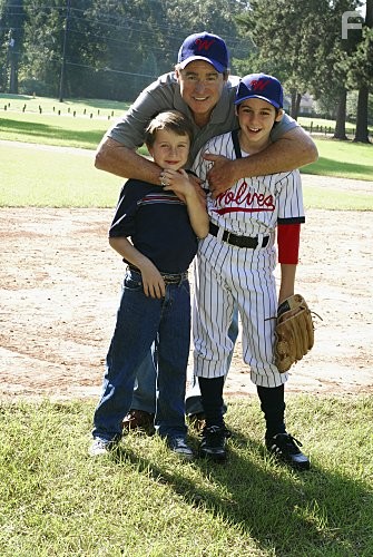 Treat Williams, Dominic Scott Kay, and Charles Henry Wyson in Перед классом (2008)