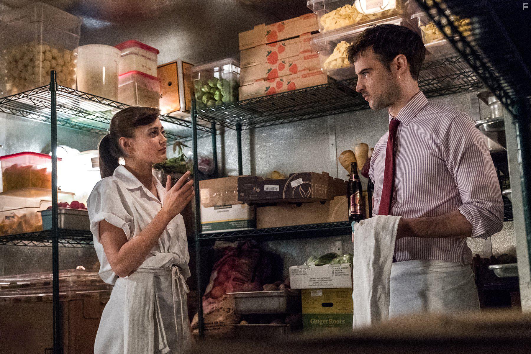 Tom Sturridge and Ella Purnell in Sweetbitter (2018)