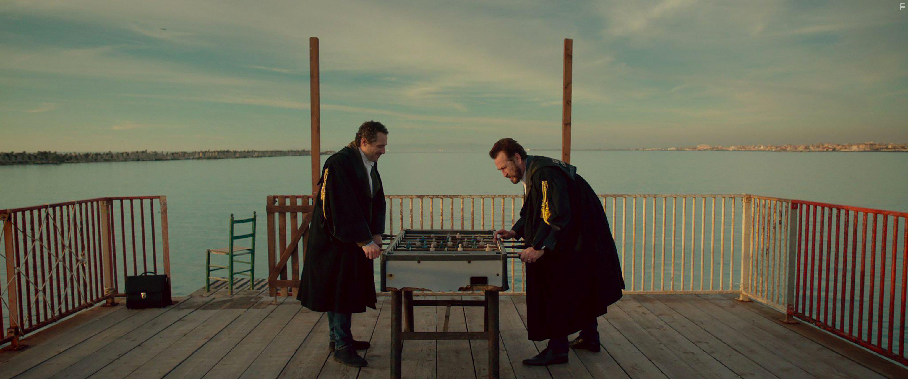 Marco Giallini and Claudio Santamaria in Rimetti a noi i nostri debiti (2018)