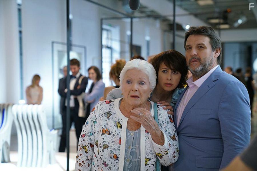Valrie Bonneton, Guy Lecluyse, and Line Renaud in La ch'tite famille (2018)