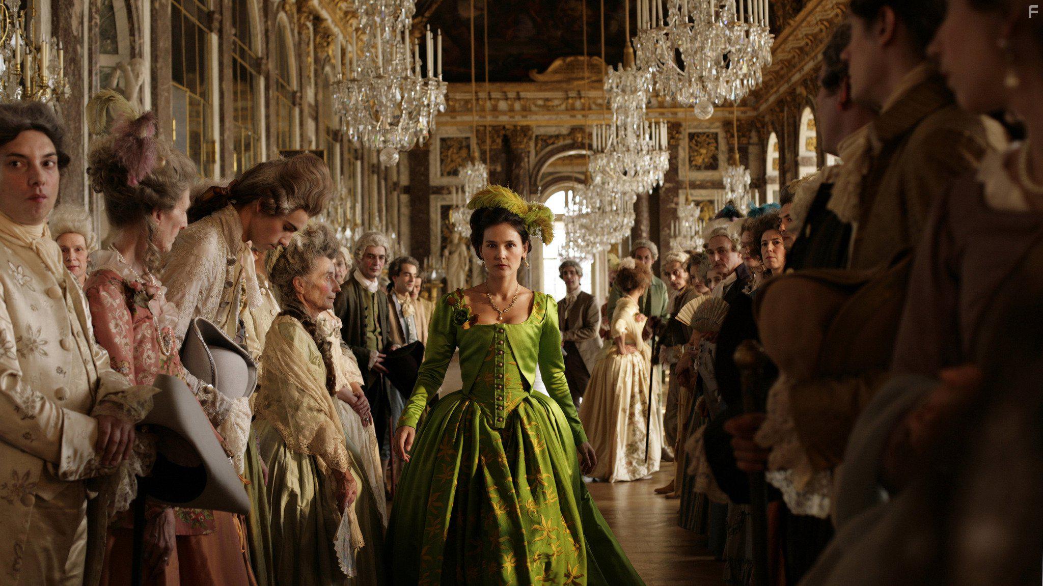 Virginie Ledoyen in Les adieux  la reine (2012)