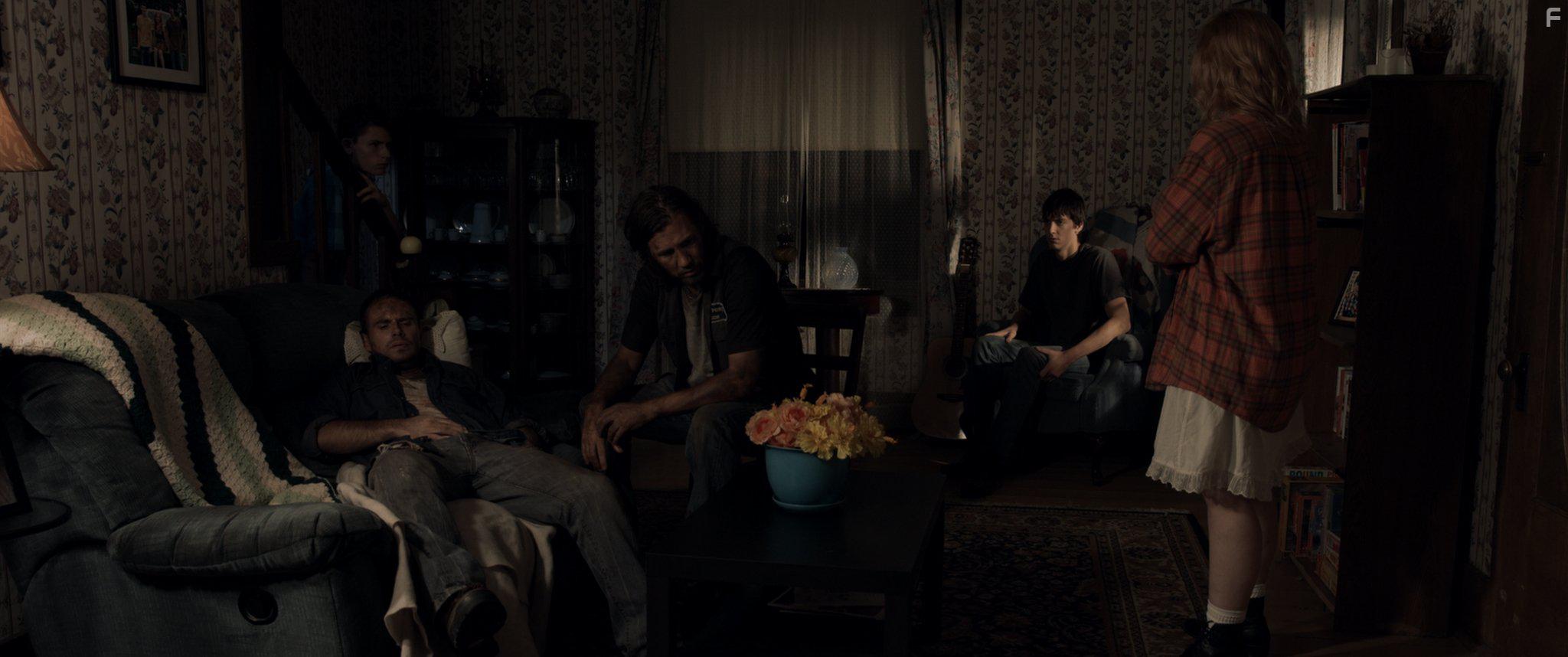 Randy Ryan, Jordon Hodges, Noah McCarty-Slaughter, Shani Salyers Stiles, and Jarrett Maier in The Things We've Seen (2017)