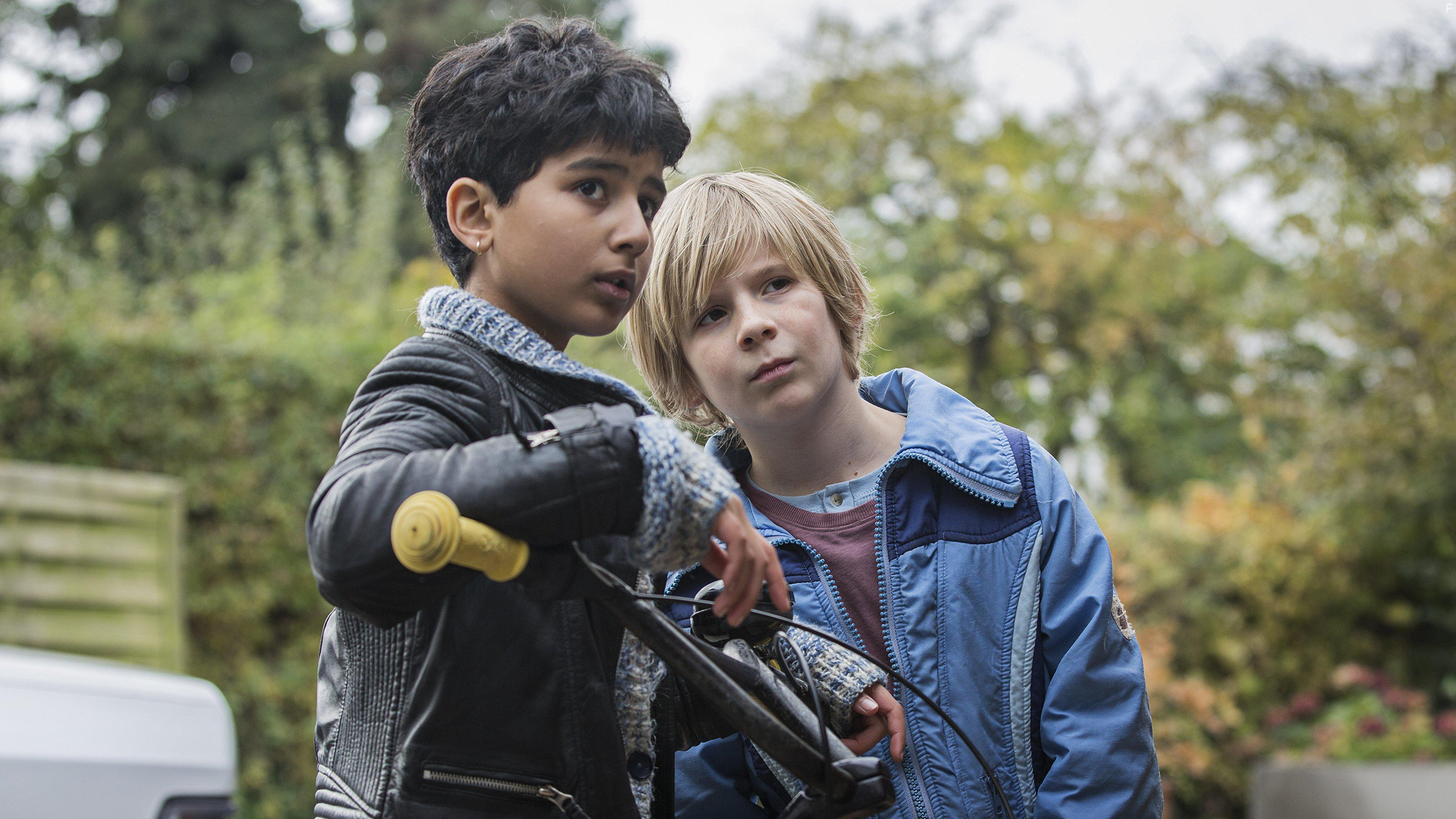 Alexander Magnsson and Amina Arrakha in Jeg er William (2017)