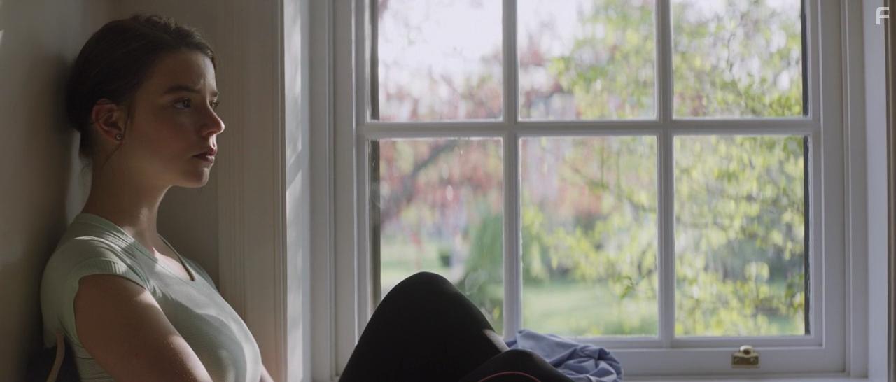 Anya Taylor-Joy in Thoroughbreds (2017)