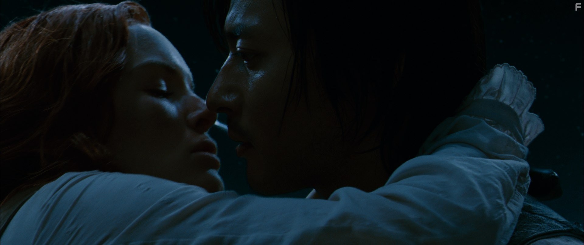 Kate Bosworth and Dong-gun Jang in Путь воина (2010)