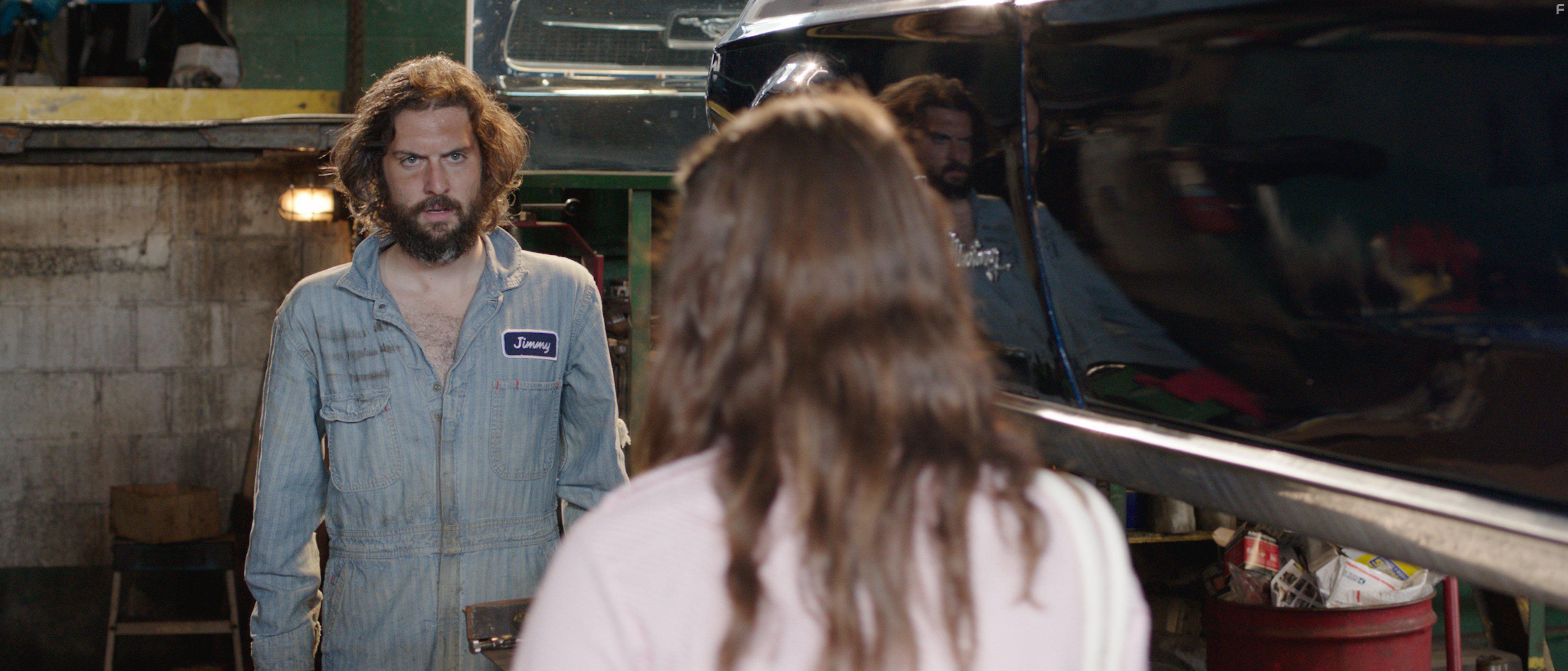 Человек с белым лицом