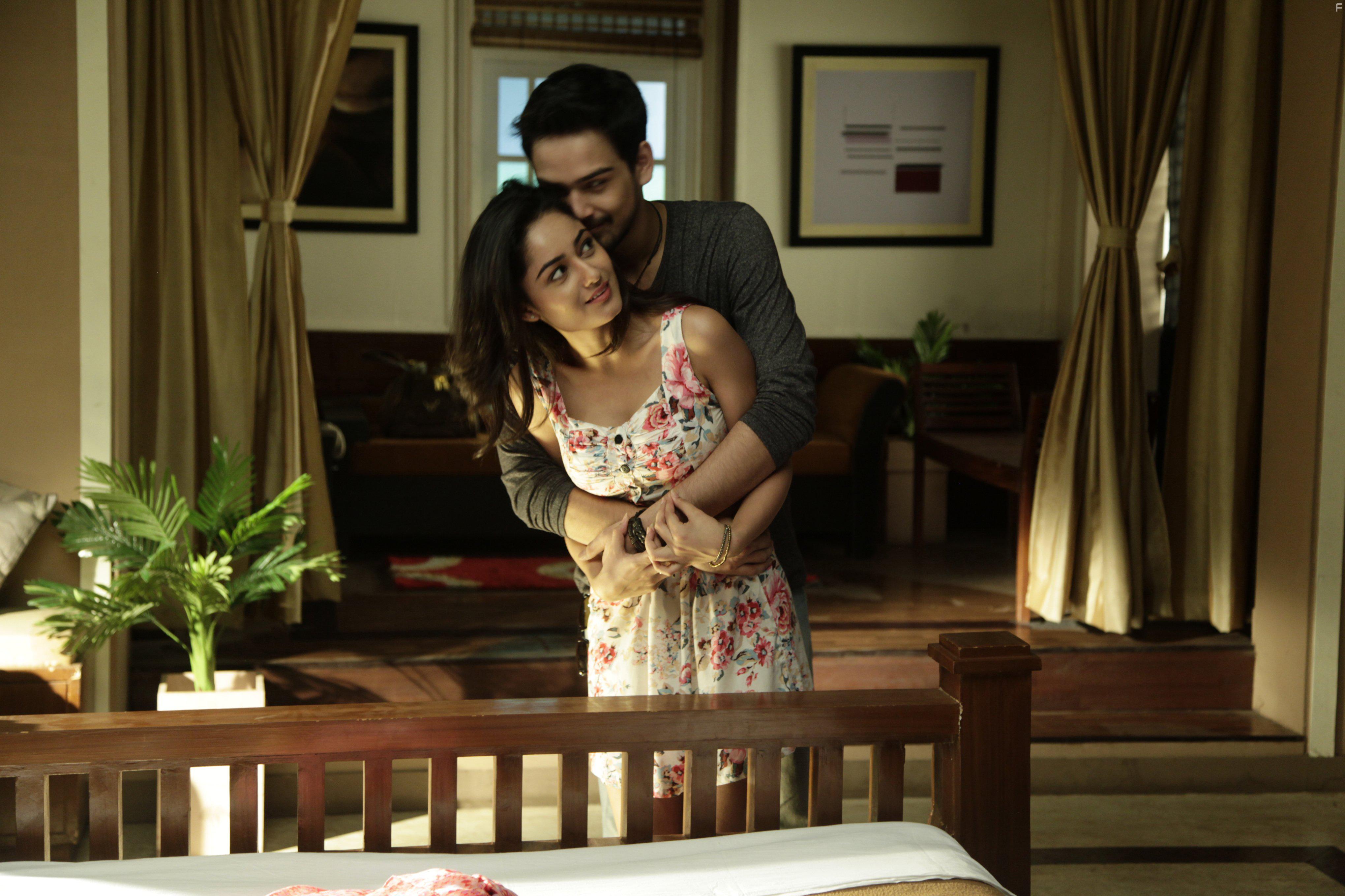 Ranodeep Bose and Tridha Choudhury in Khawto (2016)