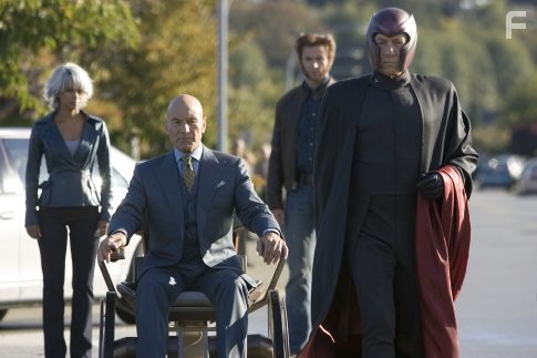 Halle Berry, Patrick Stewart, Ian McKellen, and Hugh Jackman in Люди Икс: Последняя битва (2006)