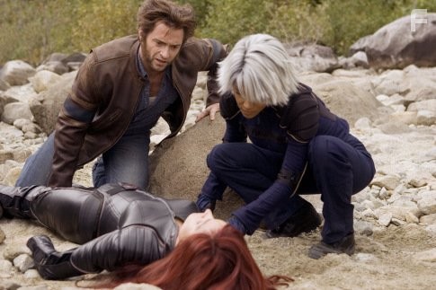 Famke Janssen, Halle Berry, and Hugh Jackman in Люди Икс: Последняя битва (2006)