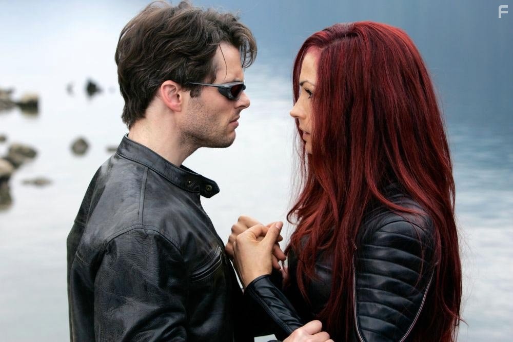 Famke Janssen and James Marsden in Люди Икс: Последняя битва (2006)