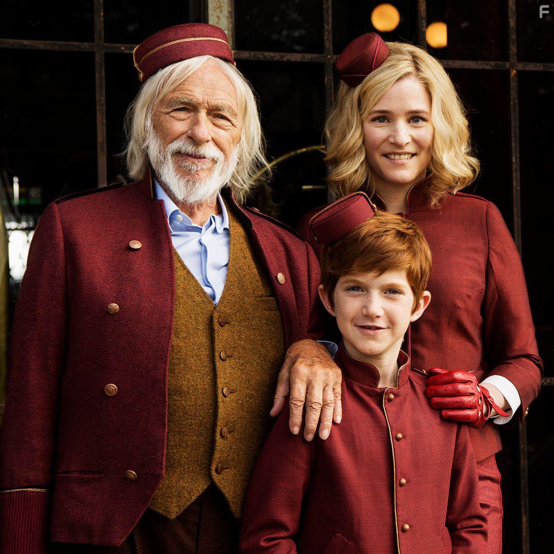 Pierre Richard, Natacha Rgnier, and Sacha Pinault in Le petit Spirou (2017)