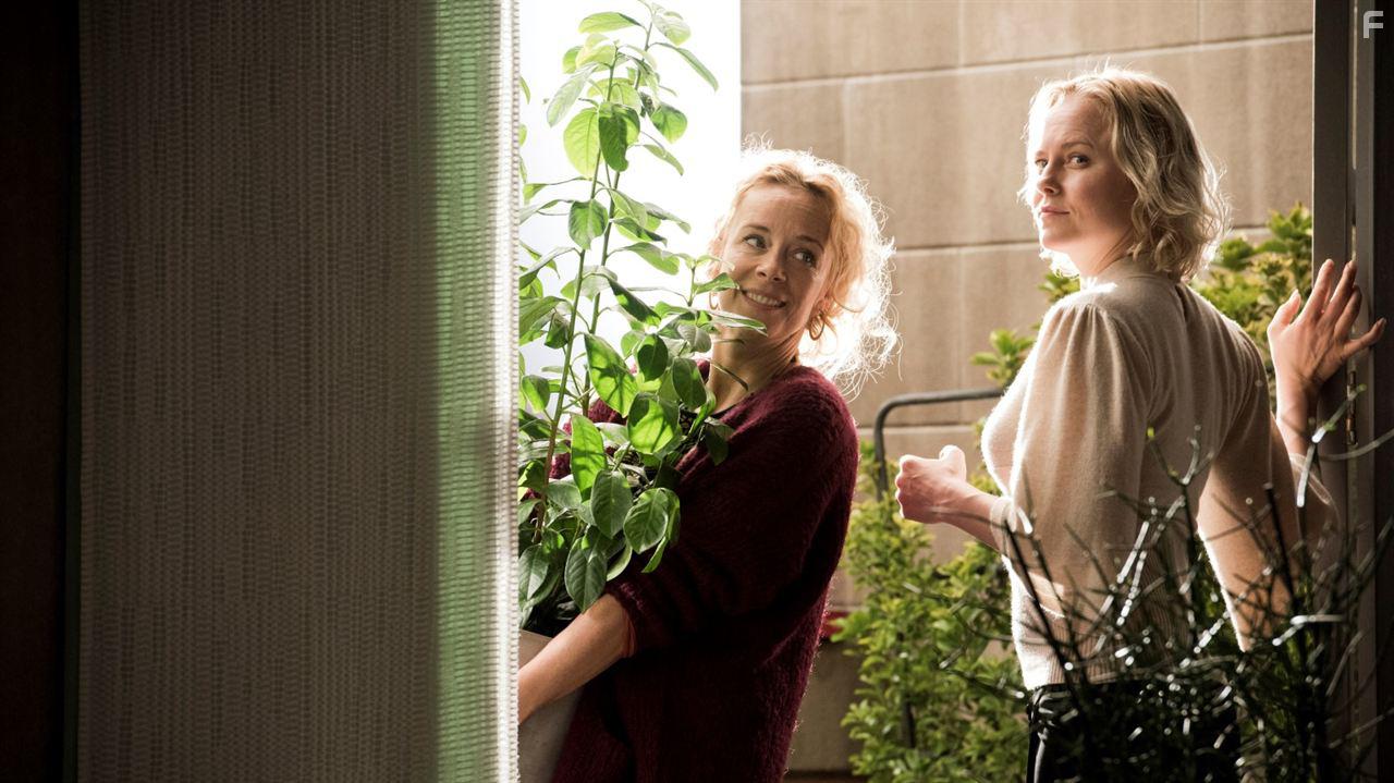 Ingrid Bols Berdal and Tinka Frst in Forget About Nick (2017)