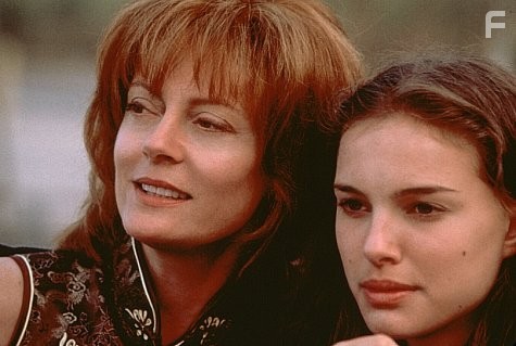 Natalie Portman and Susan Sarandon in Где угодно, только не здесь (1999)
