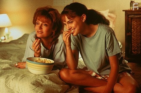 Natalie Portman and Susan Sarandon in Где угодно, только не здесь (1999)
