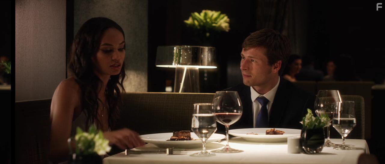 Glen Powell and Joan Smalls in Set It Up (2018)
