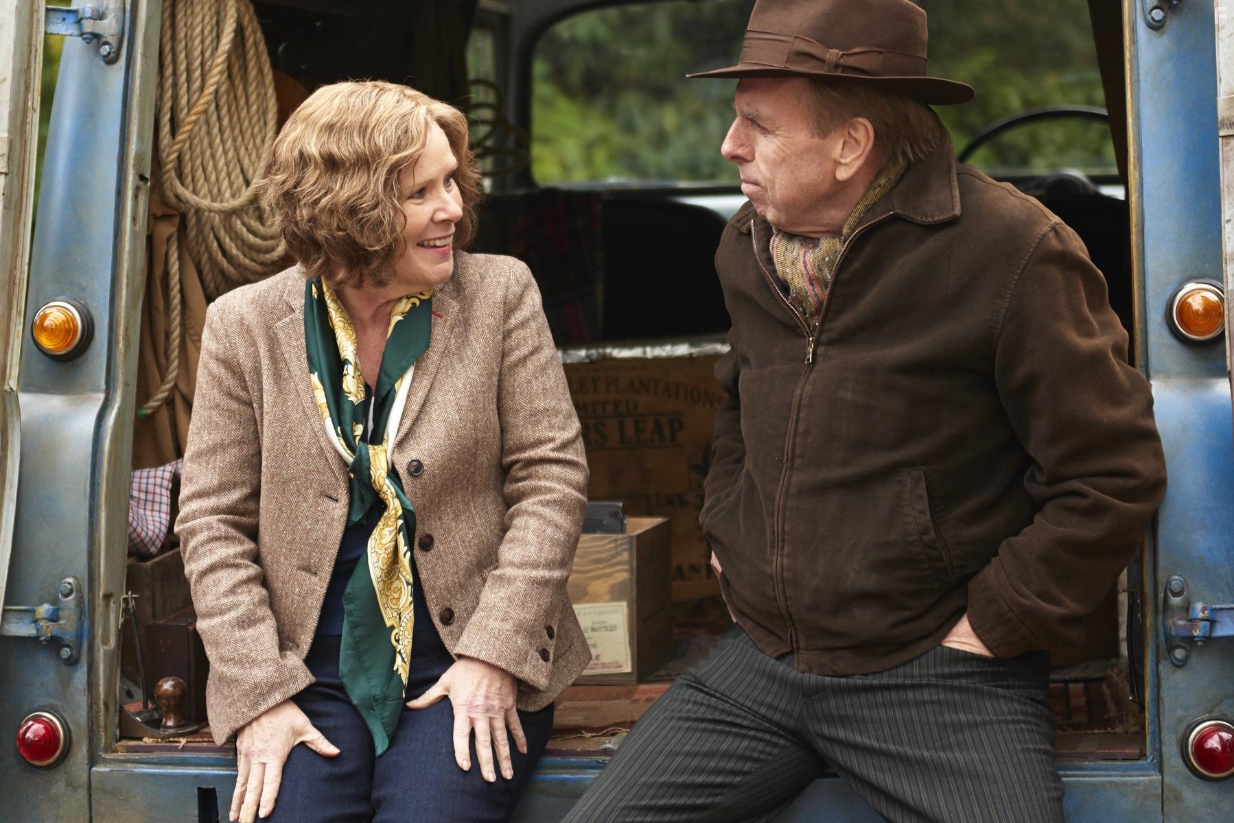 Timothy Spall and Imelda Staunton in Finding Your Feet (2017)