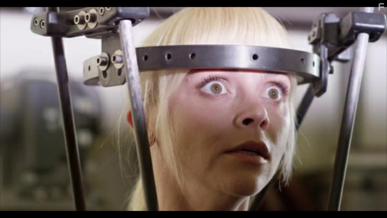 Christina Ricci in Distorted (2018)