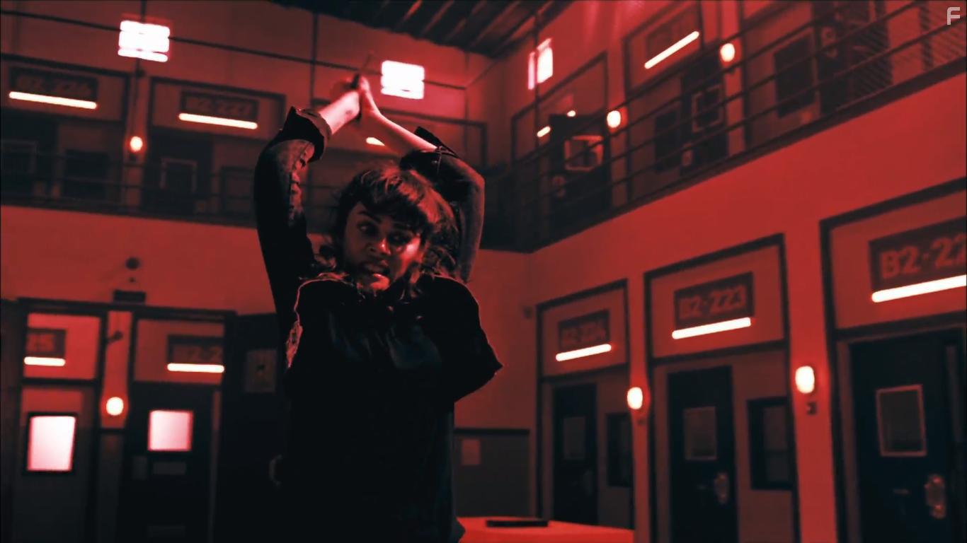 Demet Evgar in Avlu (2018)