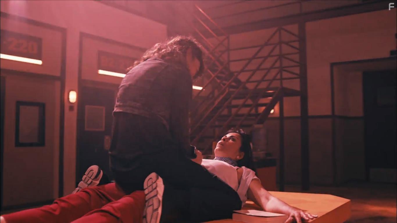 Nursel Kse and Demet Evgar in Avlu (2018)