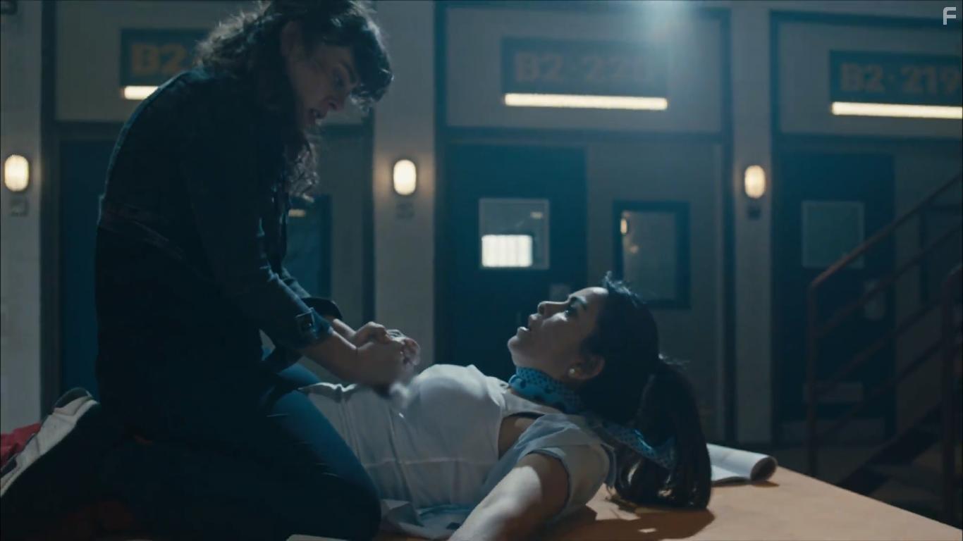 Nursel Kse and Demet Evgar in Avlu (2018)