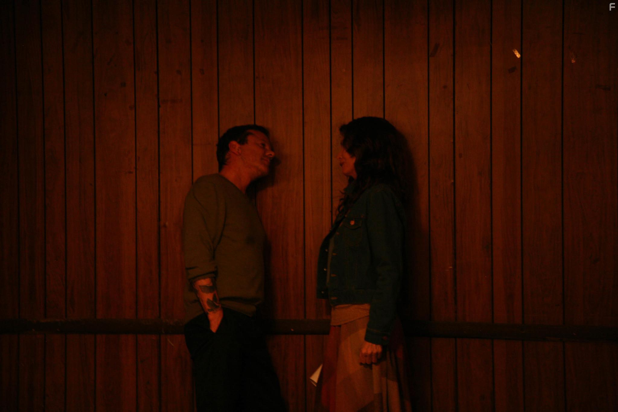 Michelle Pfeiffer and Kiefer Sutherland in Where Is Kyra? (2017)